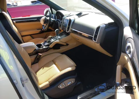 2017 Porsche Cayenne Platinum Edition z USA, uszkodzony, nr VIN WP1AA2A24HKA89034